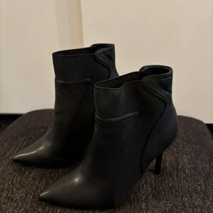 Elegant Black Heeled Boots